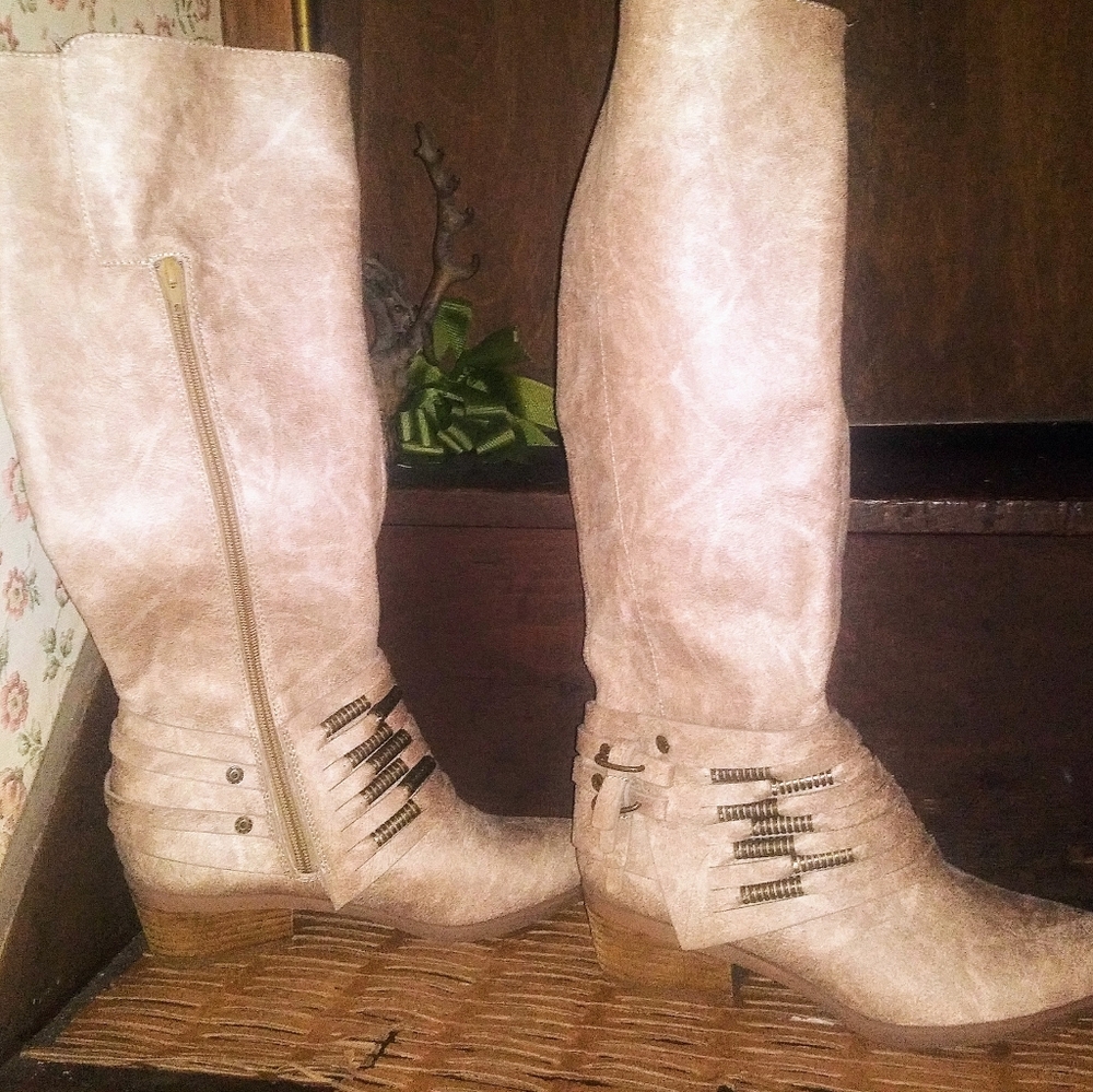 NWT KNEE HIGH BOOTS
